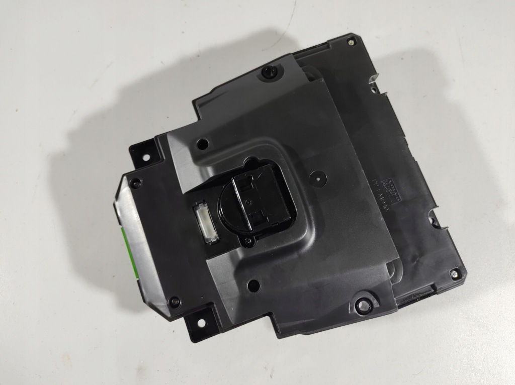 фото №9, Volvo v40 12- панель керування радіо 31346949