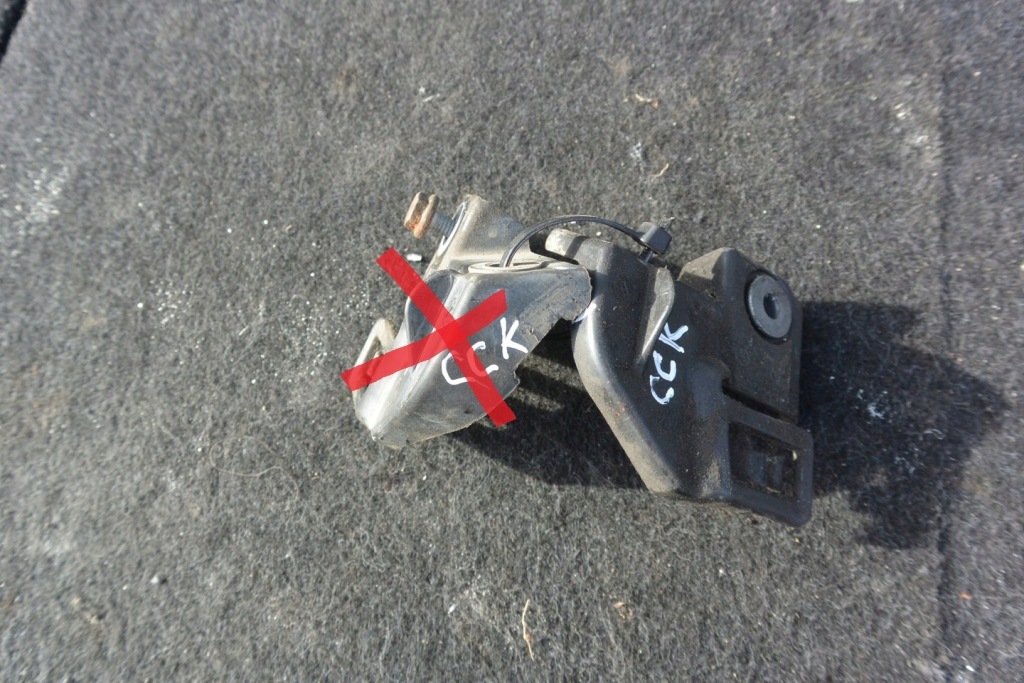 фото №1, Напрямна кронштейн крила правий лівий vw passat cc 08-12