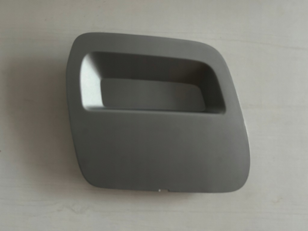 фото №1, Dacia duster ii 2017-2023 заглушка фаркоп перед левая серебристая оригинал