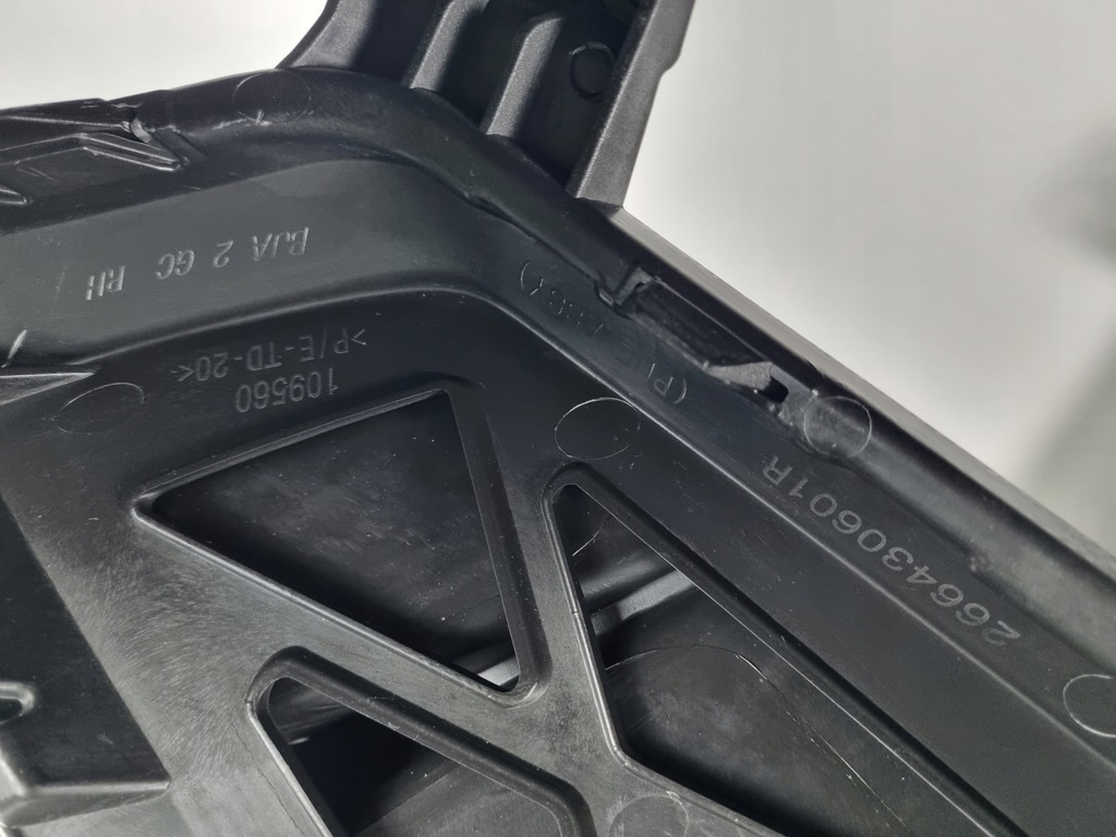 фото №8, Mitsubishi colt v 5 2023- решётка бампера левая правая 266430601r 266480811r