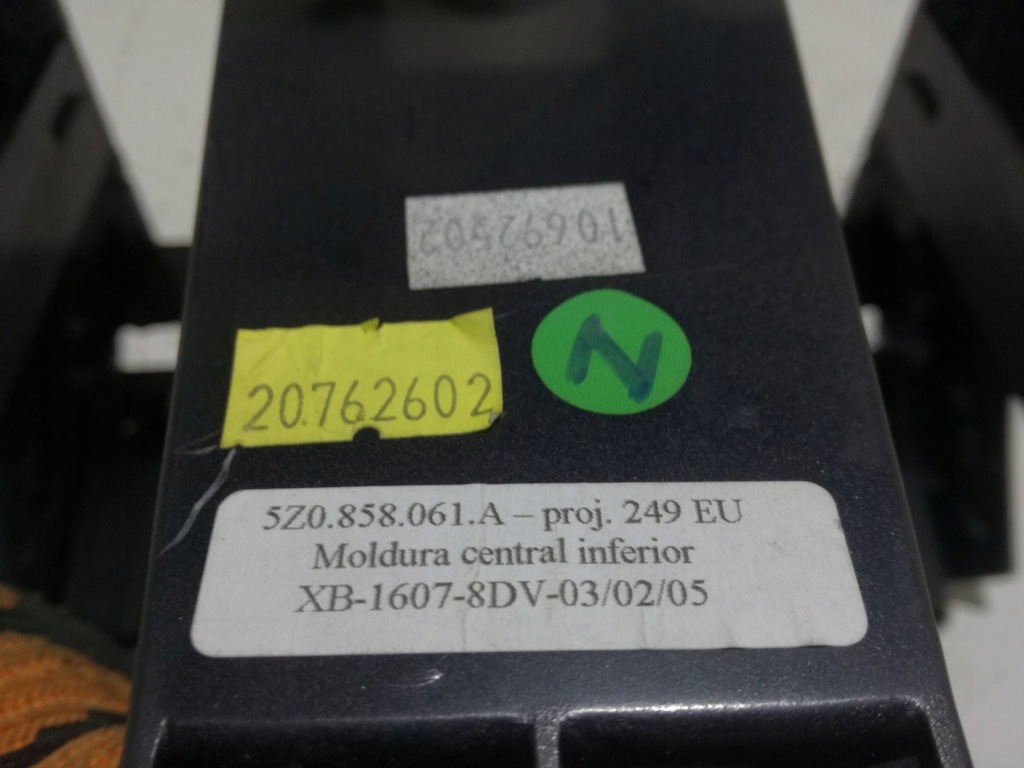 Volkswagen fox 2008 1200cm3 другая часть салона 5z0858061a в Украине