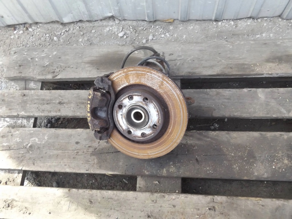 фото №1, C3 picasso 1,6hdi поворотный кулак левый перед