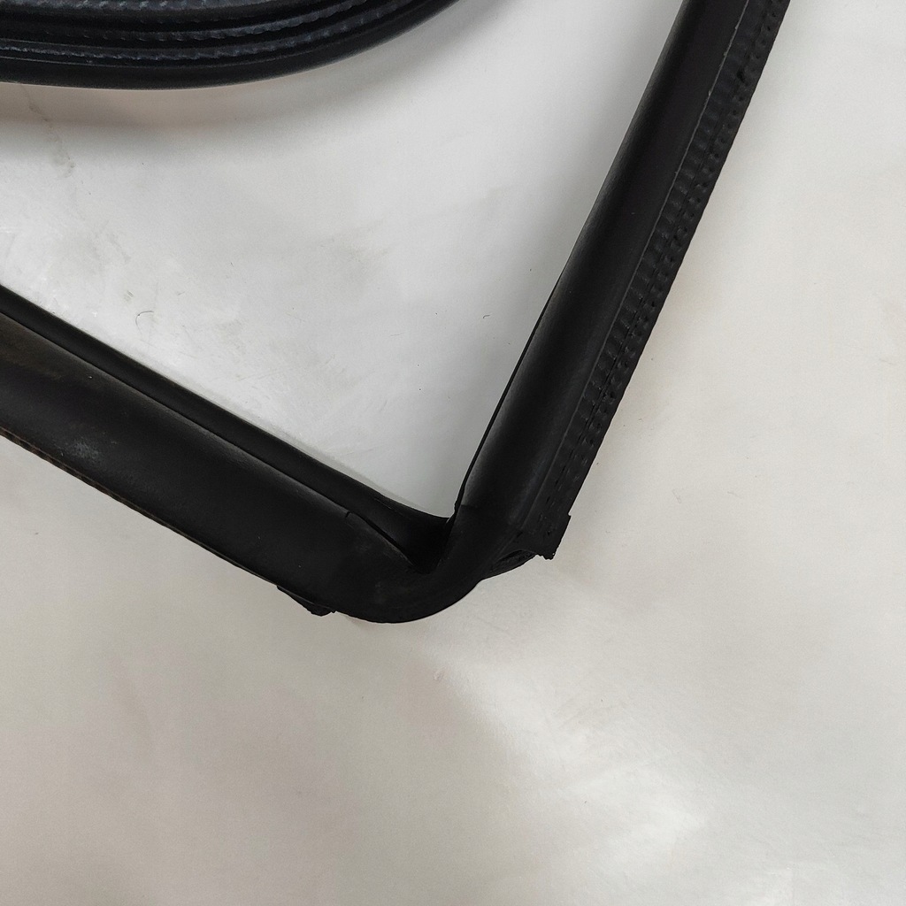 фото №6, Toyota bz4x 2024 правая сторона резиновый прокладка дверь задних