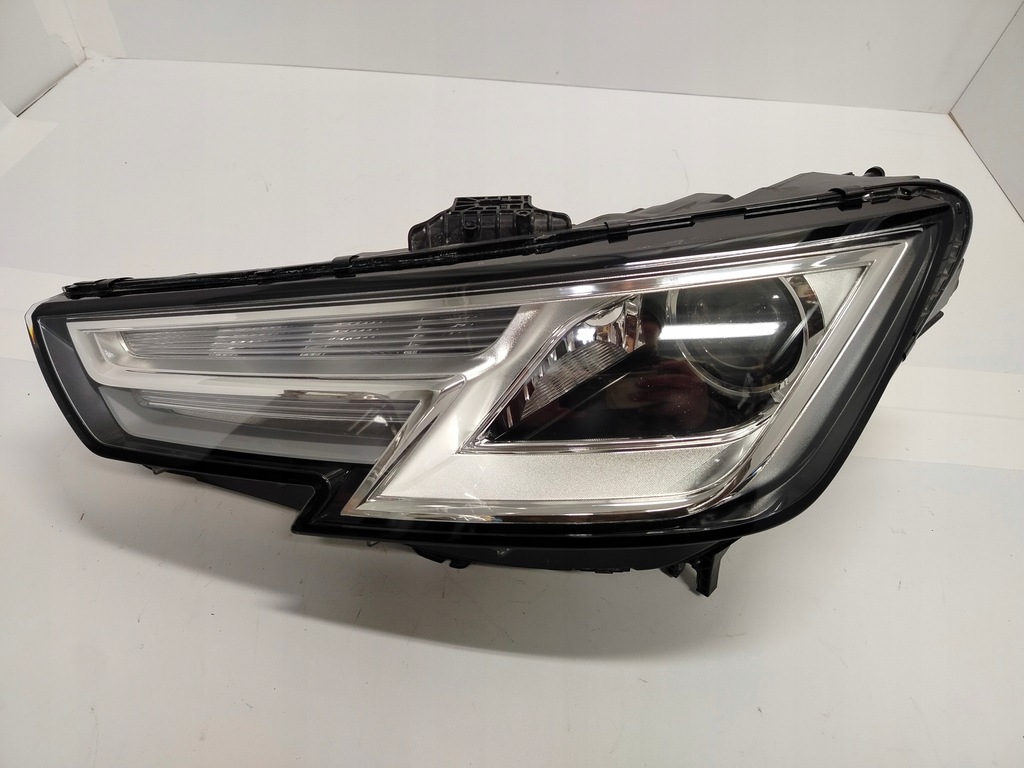 фото №1, Audi a4 b9 8w ксенон лампа левая