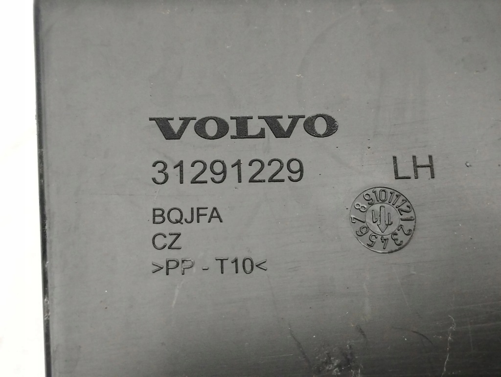 Volvo s60 2012 комплект решётка вентиляционная под бампером задним с Разборки