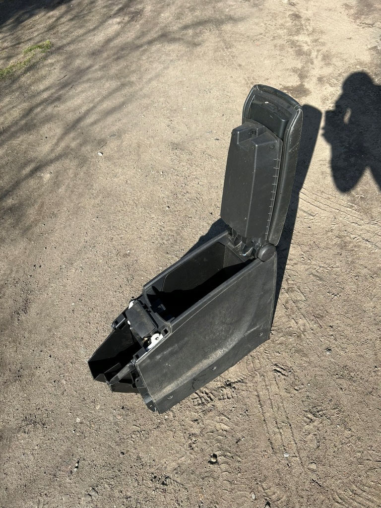 Подлокотник бардачок renault scenic iii Доставка