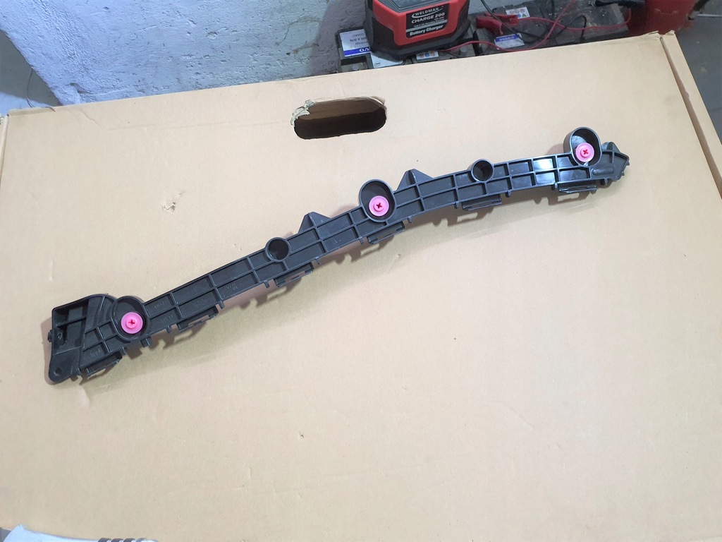 фото №1, Lexus rx 450h напрямна бампера правий задня 52575-48070