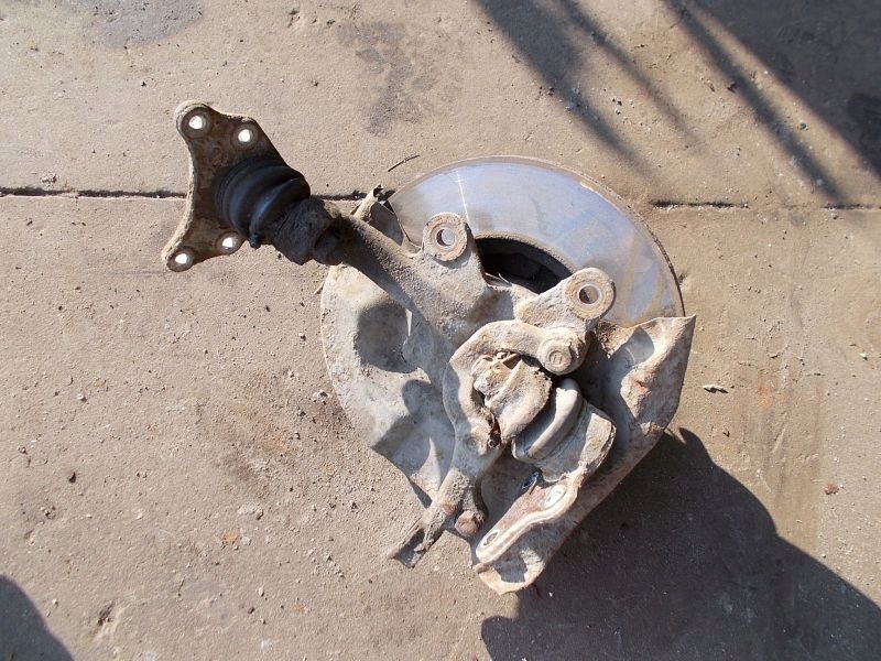 фото №1, Toyota hilux поворотный кулак перед правая 2,4d