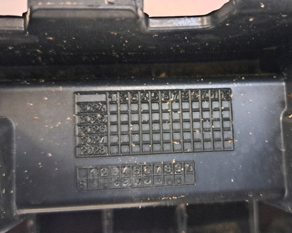 фото №13, Porsche taycan 9j1807683 решётка средняя бампера перед передняя