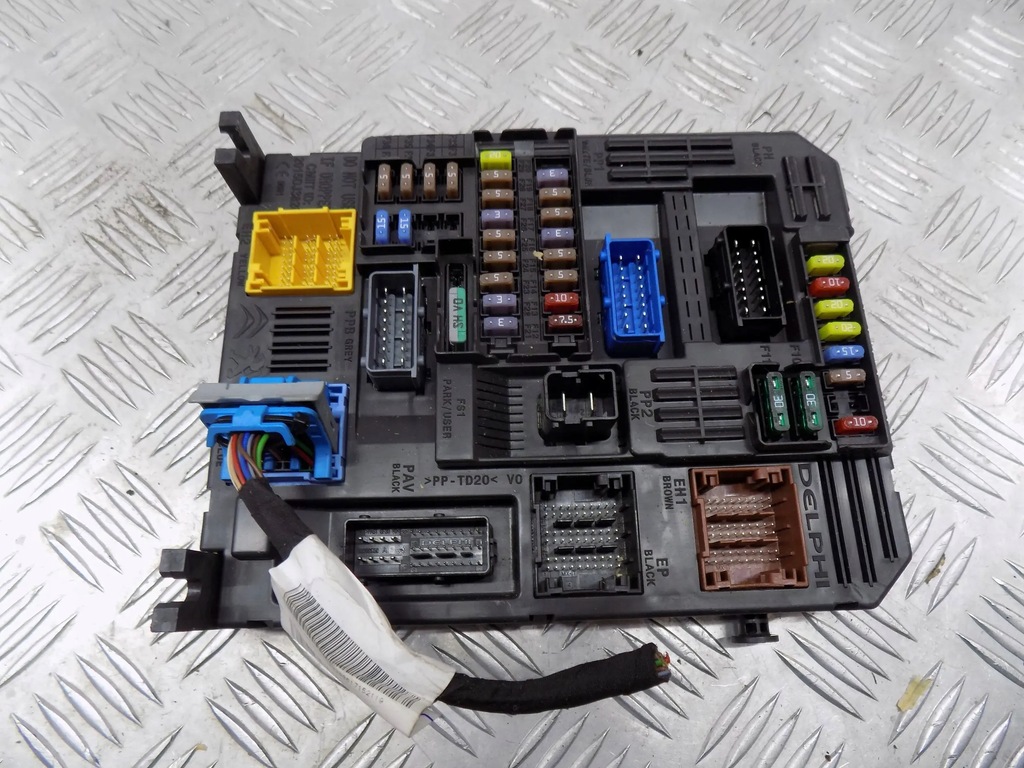 фото №1, Citroen c3 iii 2016 1.2vti модуль коробка предохранителей bsi