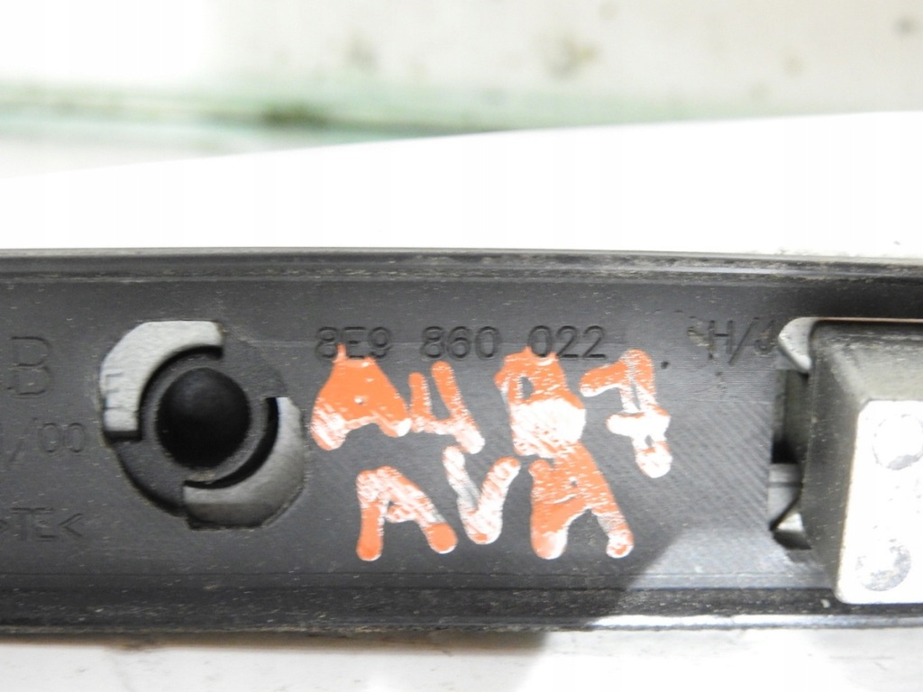 Рейлинг крышный правый  audi a4 b7 avant 8e9860022 Доставка