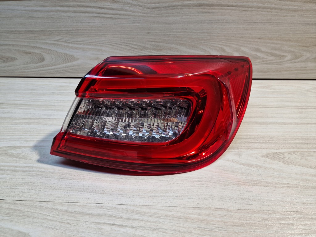 фото №1, Maserati quattroporte 13+ лампа задня права europa