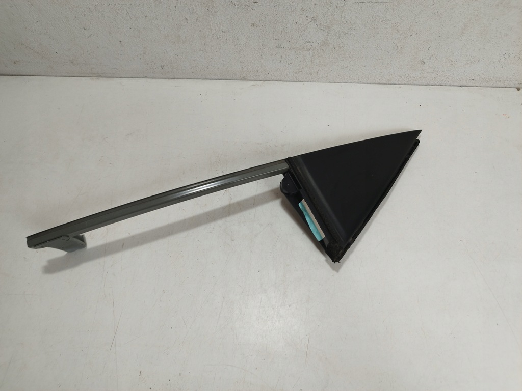 фото №1, Toyota auris ii треугольник дверь левый задняя 67488-02070