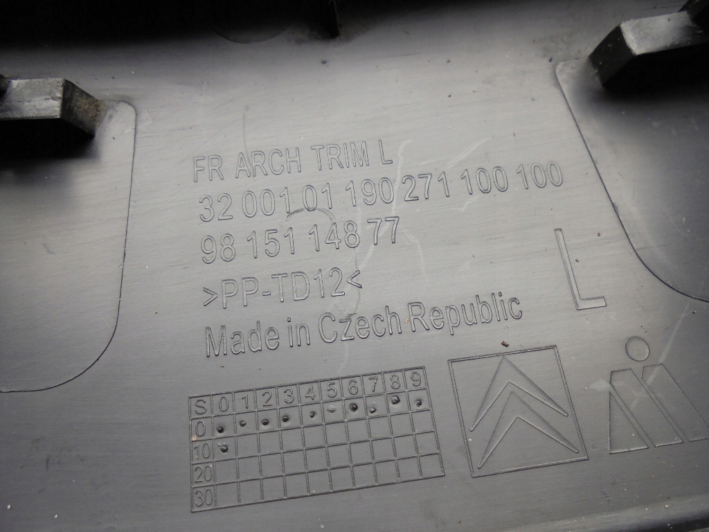 фото №13, Молдинг накладка бампера лівий задня citroen c3 iii 9815114877