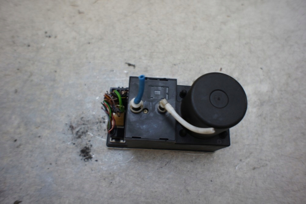 фото №3, Audi a3 8l a4 b5 помпа центрального замка 8l0862257g