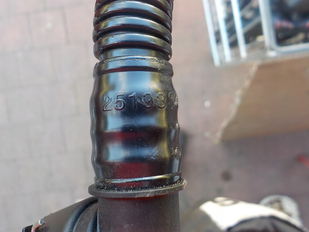 Astra j mokka 1.4 t b14net патрубок вентиляція картера 25193343 Доставка