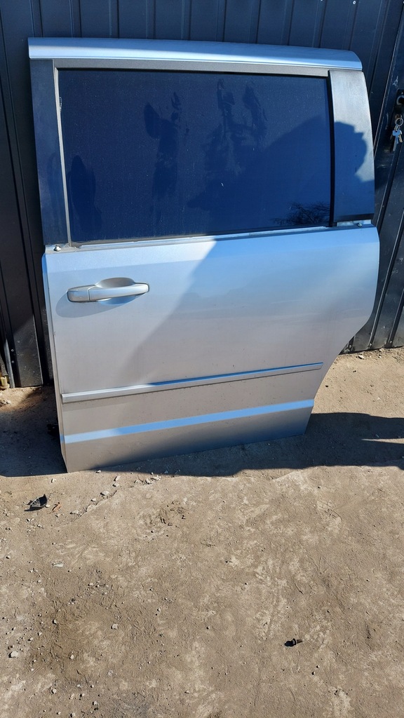 фото №1, Voyager town caravan 08-20r дверь левый задняя ps2