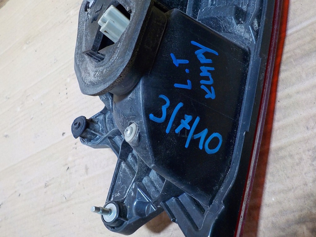 фото №5, Subaru legacy awd 2.0d лампа лівий задня кришки