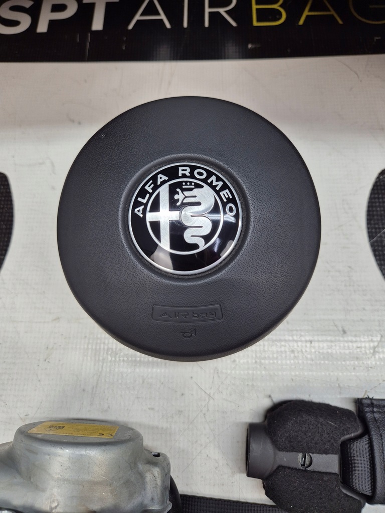 фото №7, Giulia панель приладів консоль подушки безпеки ремені подушка безпеки