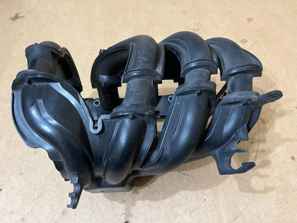 Коллектор впускной  mazda Оригинал