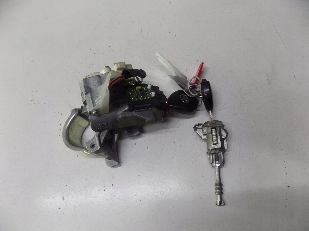 фото №5, Toyota auris i замок зажигания ключи вкладка