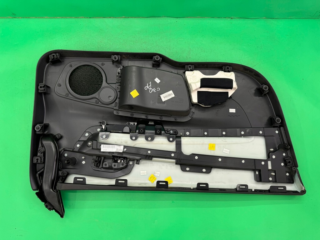 фото №8, Обивка дверь правая передняя обшивка 30661346 volvo c30 06- europa