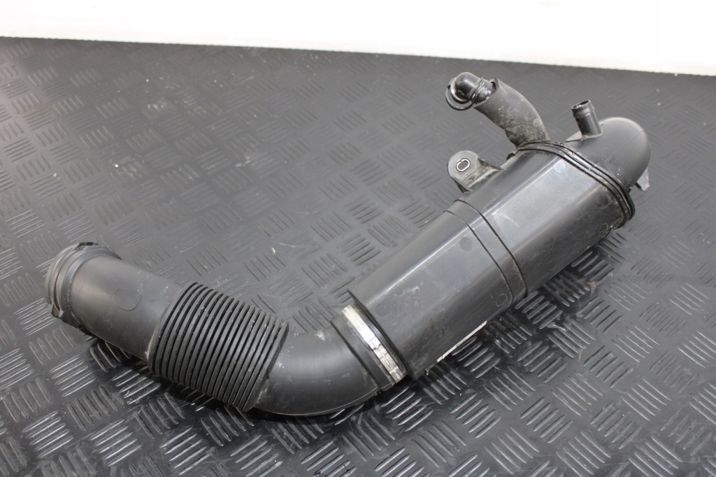 фото №1, Труба шланг воздуха 8693166 bmw 1 f40 1,5i