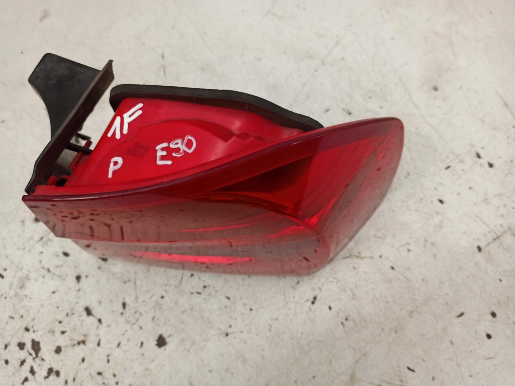 фото №8, Bmw 3 e90 sedan лампа правая задняя крыла 6937458