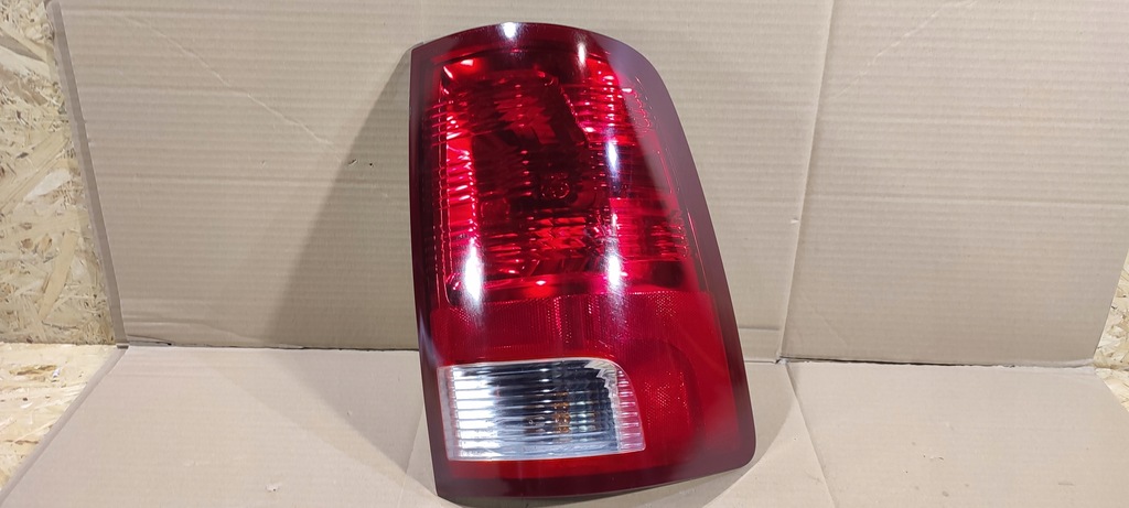 фото №1, Dodge ram 1500 лампа правая задняя задняя europa oryg