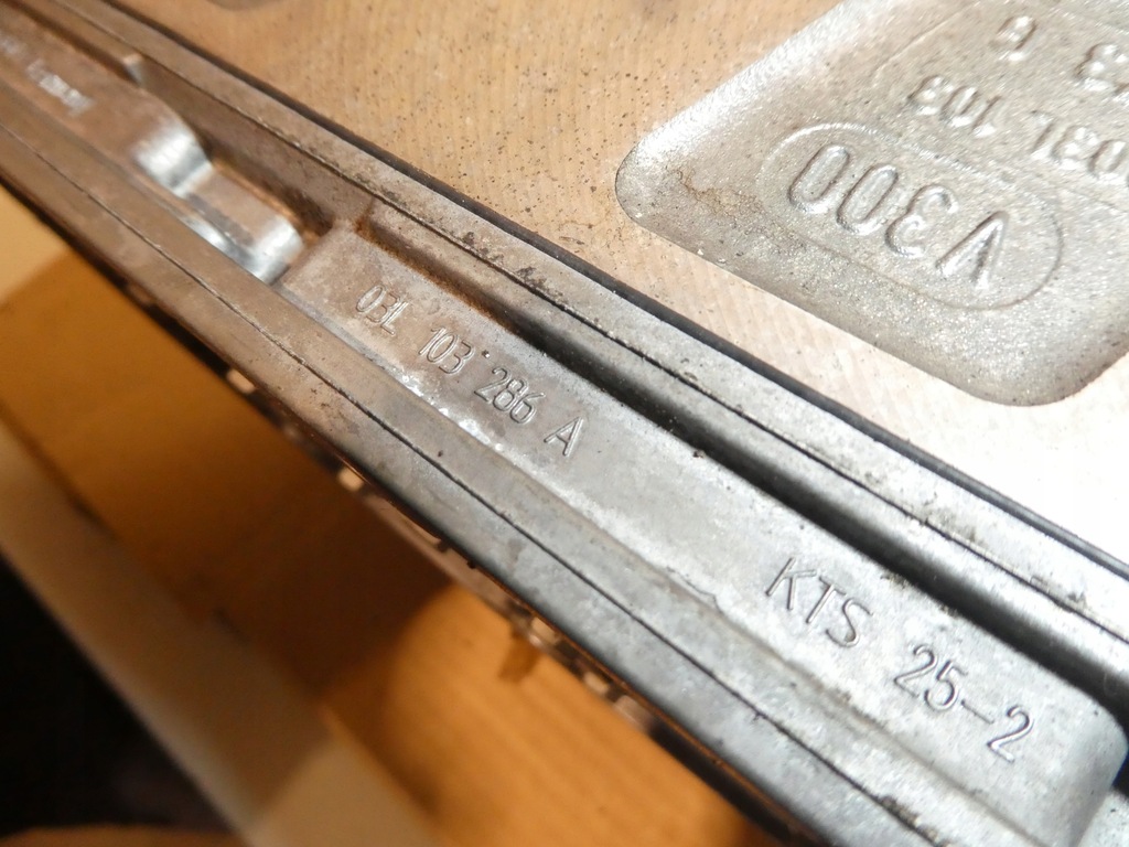 фото №14, Головка vw transporter t5 lift 2.0tdi 03l103373g