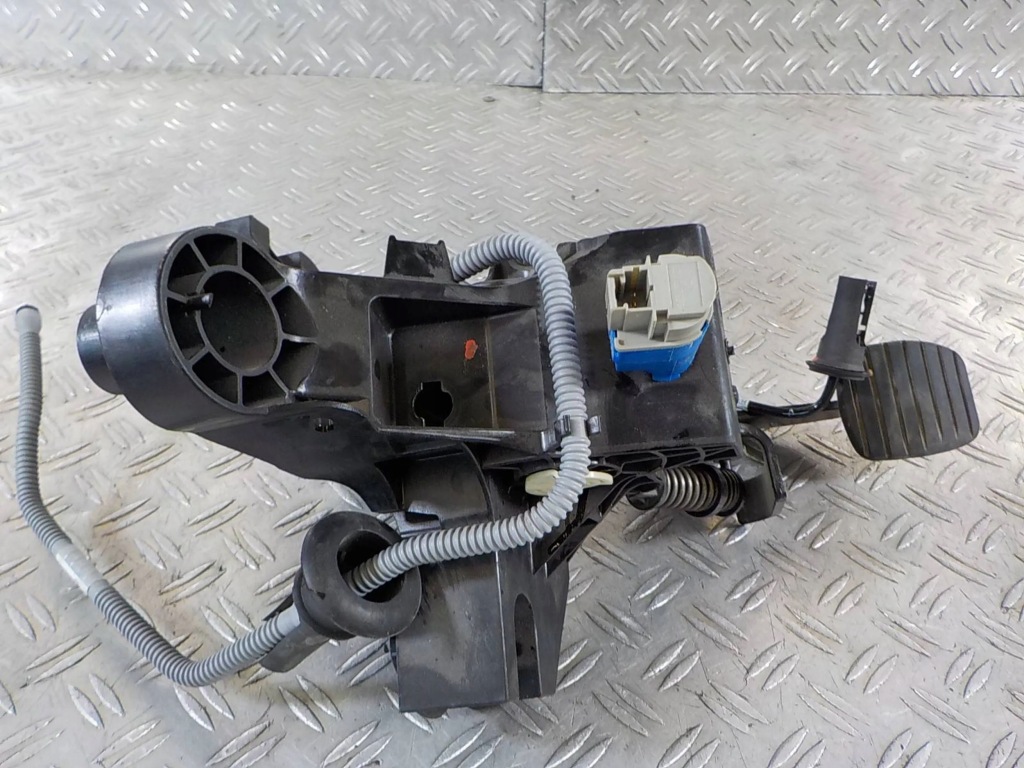 фото №2, Trafic iii vivaro 1.6 14-20 педаль сцепления помпа