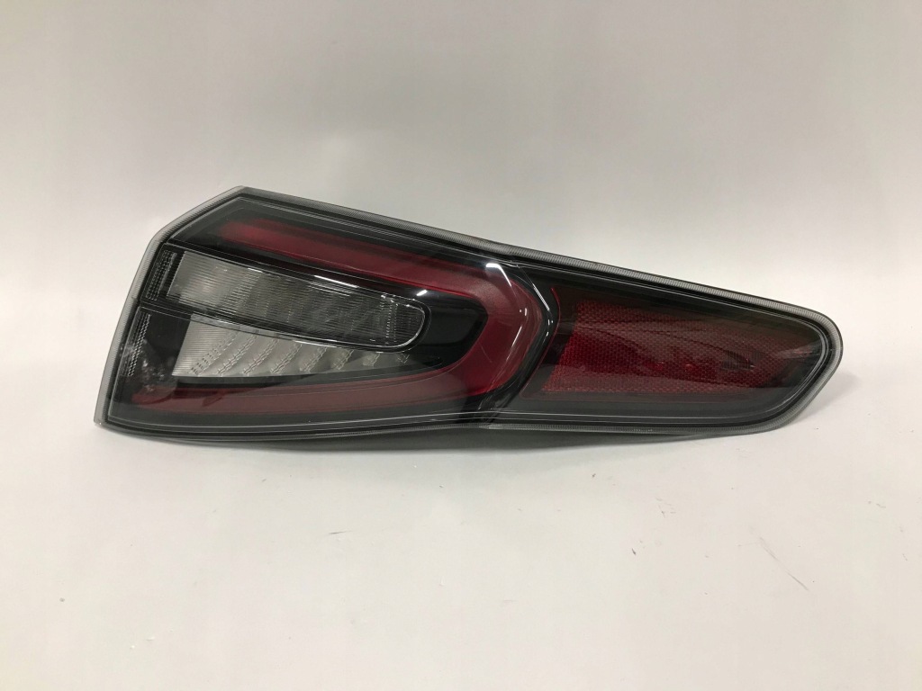 Купить Alfa romeo stelvio qv фара задняя правый  led европа хорошее состояние!