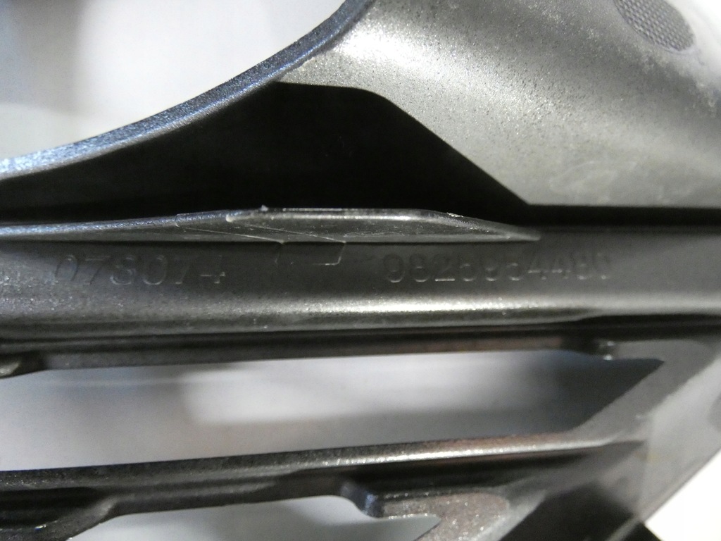 фото №6, Решётка бампера peugeot 2008 правая i левая 462.