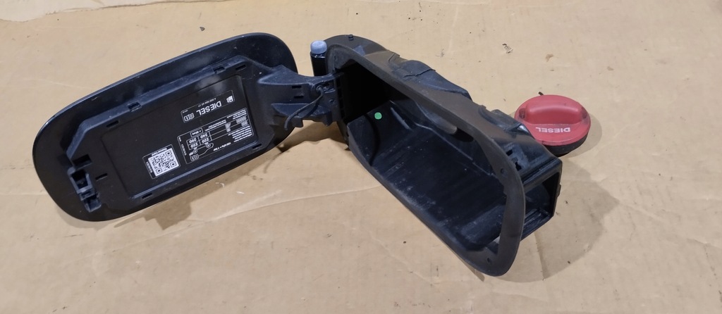 фото №9, Кришка заливної замок заливна горловина пального mercedes glc w253 a2536300802 колір 197