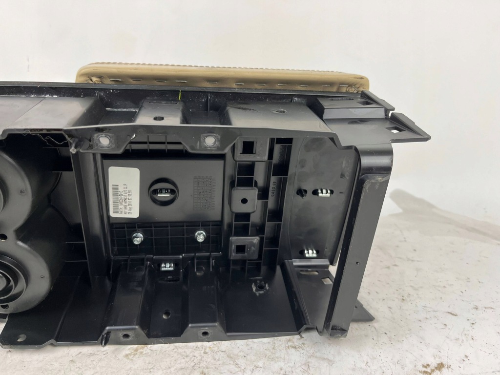 фото №12, Подлокотник консоли tesla model x 104880400a