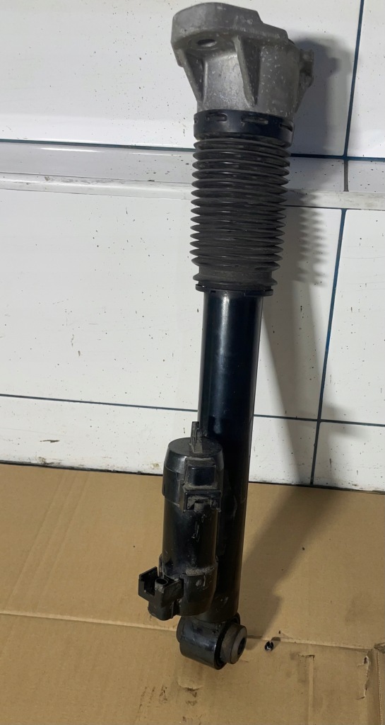 фото №1, Mercedes benz gle gls w167 амортизатор правый задняя задний a1673201603