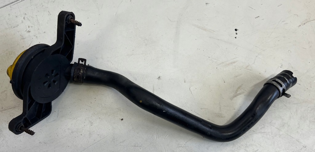 Заливна горловина кришка труба оливи renault trafic ii opel vivaro a 2.0 dci Ціна