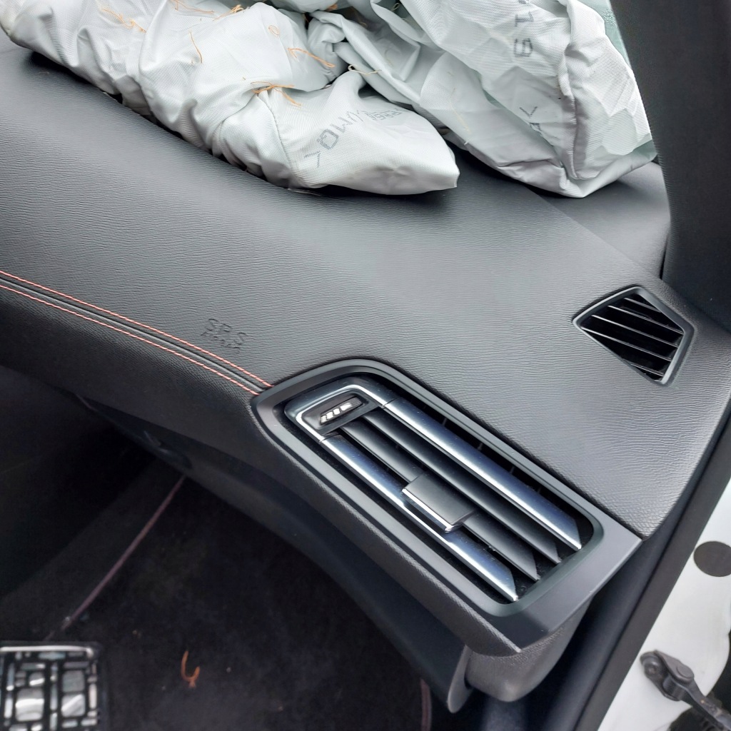 фото №6, Peugeot 308 ii t9 gt приборная панель приборная кожа красные przeszycia