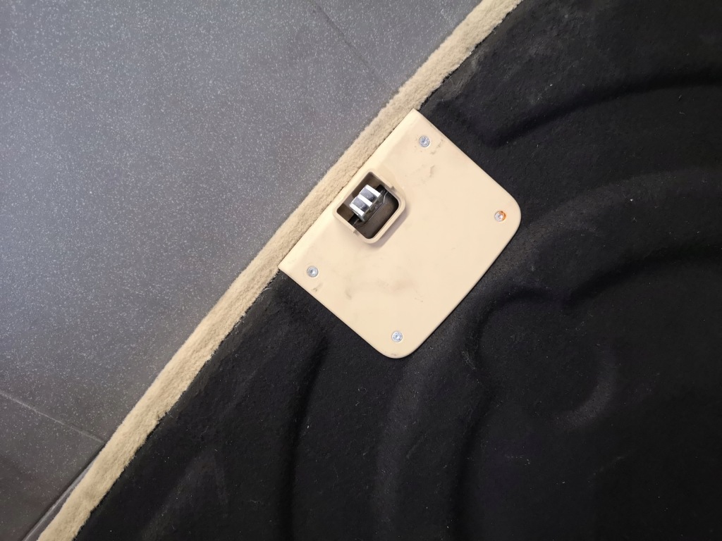 фото №13, Пол багажника кремовый vw touareg 7l6863546f