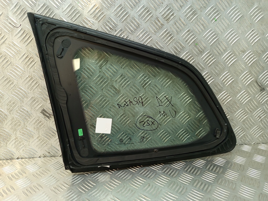 фото №11, Bmw оригинальный номер 9451572 x1 u11 стекло кузовная задняя задняя правая