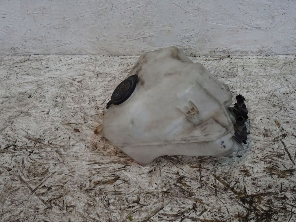 фото №1, Toyota prius бак жидкость омывателя