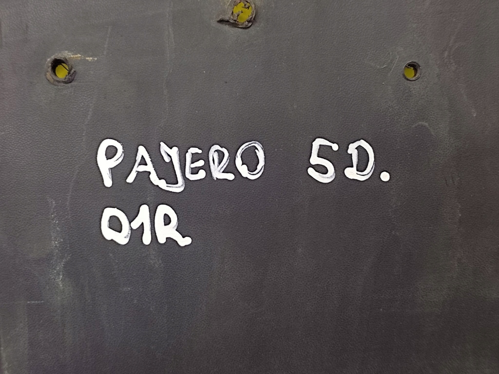 фото №9, Mitsubishi pajero 3 накладка задняя mr416417