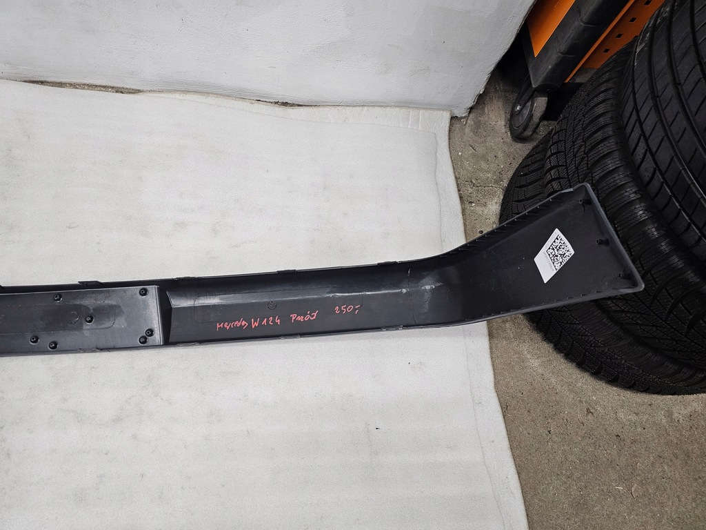 фото №14, Mercedes w124 бампер молдинг бампера перед