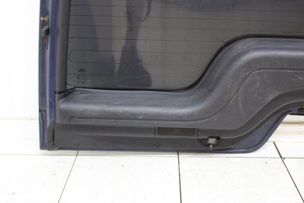 фото №10, Land rover discovery iii 3 2004r- крышка багажника крышка багажника накладка стоп 849