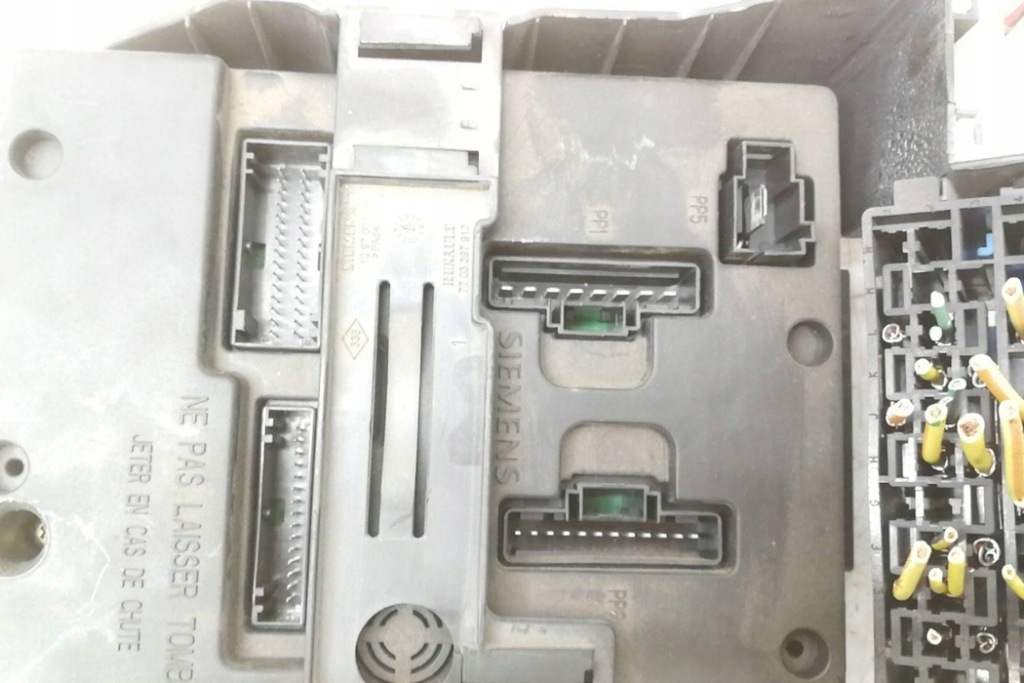 Коробка предохранителей renault megane scenic ja0/1_ 8200029342b 2.0l с Разборки