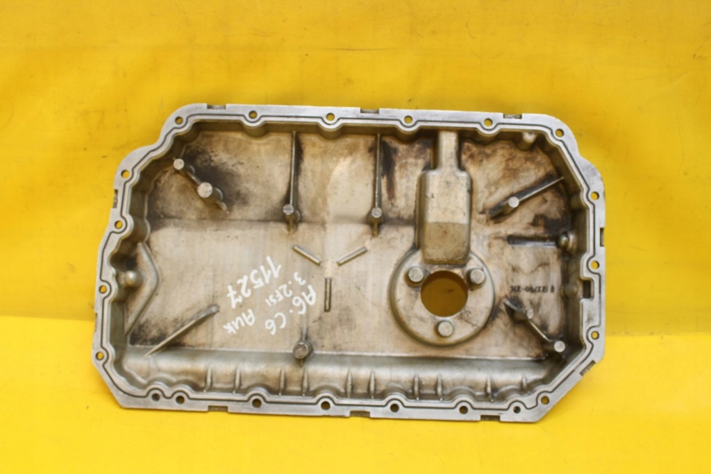 Поддон масляная a6 c6 a4 b7 3.2 fsi 06e103604g в Украине