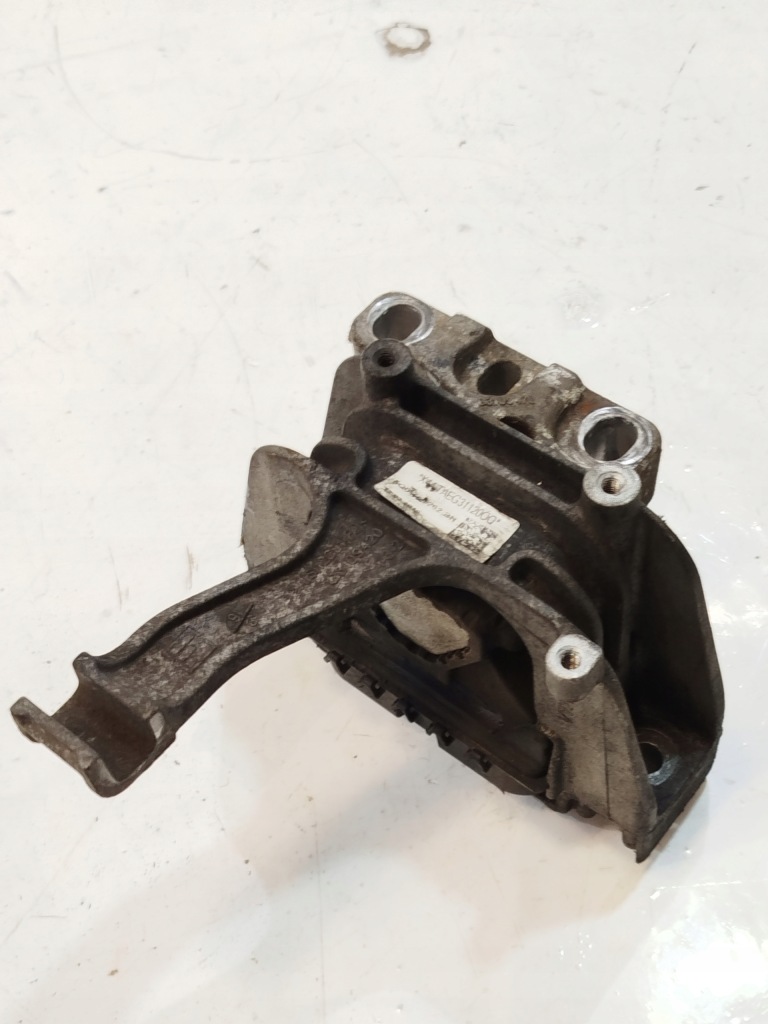 Купити Кронштейн двигуна vw passat b8 2.0 tdi 5q0199262bh