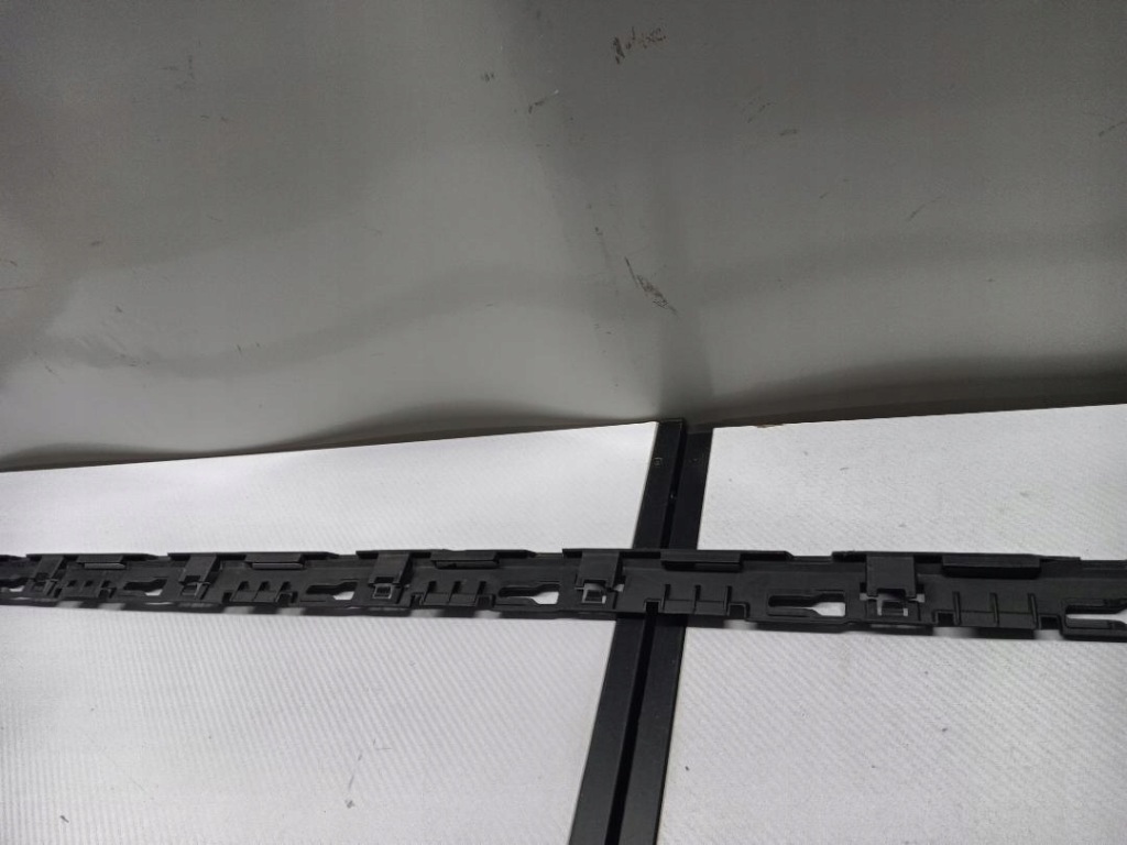Кронштейн порога  праве  vw golf viii 5h0853494 в Україні