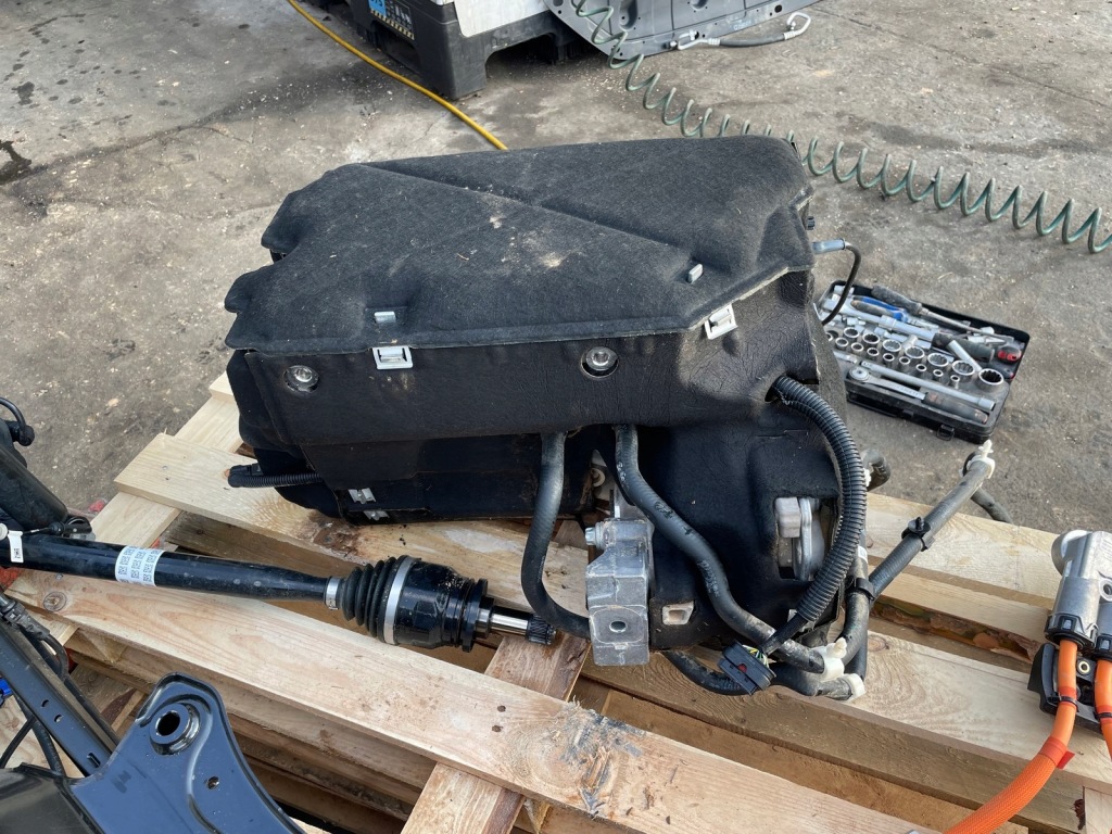 Bmw ix1 x1 u11 двигатель привод электрический задний  8477933 676984 с Разборки