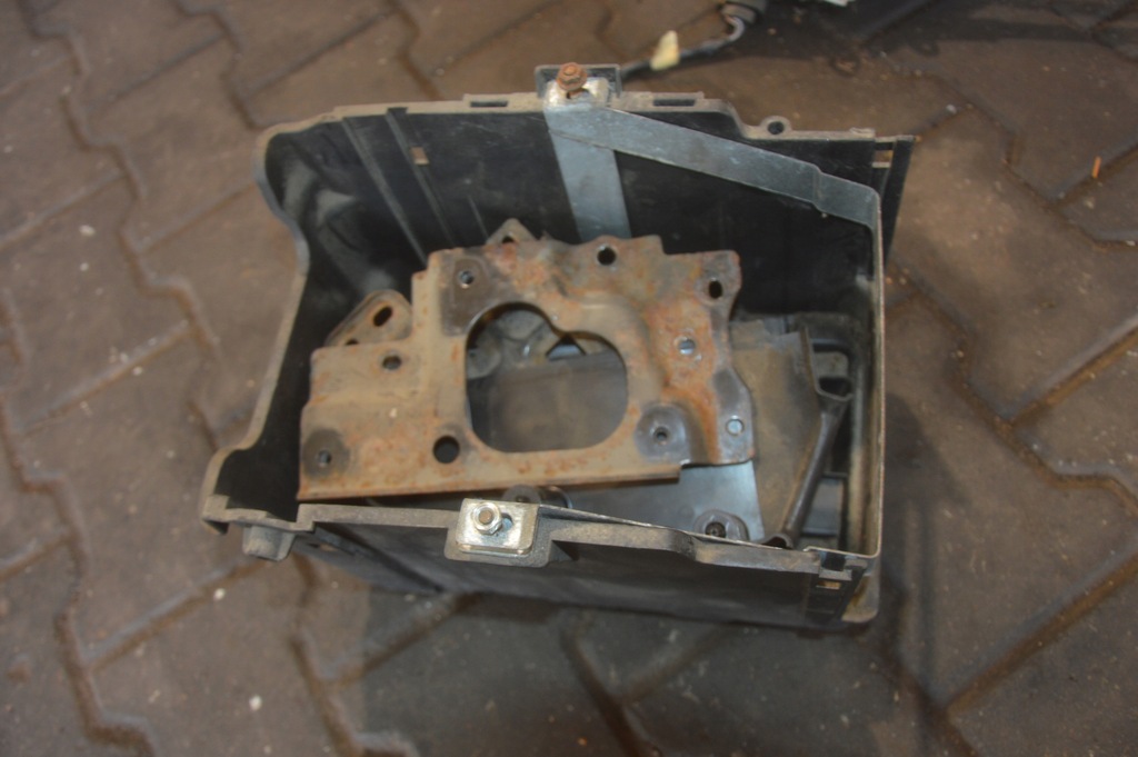 фото №1, Ford fiesta mk7 основание аккумулятор